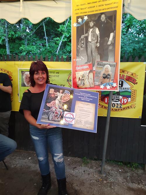 	Traci Beaurivage -President of NHMRO Presenting award For Dave Kelley